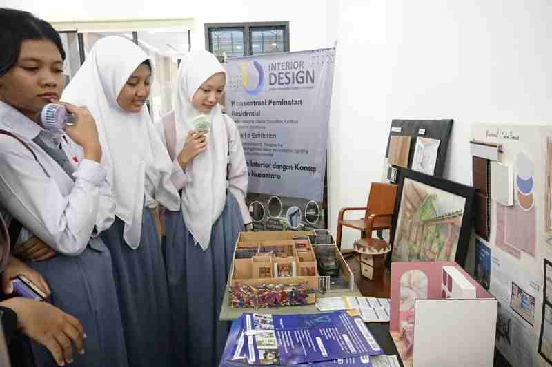 Sama-sama Desain, Tapi Kok Beda? Intip Perbedaan DKV dan Desain Interior di IIB Darmajaya Sama-sama Desain, Tapi Kok Beda? Intip Perbedaan DKV dan Desain Interior di IIB Darmajaya