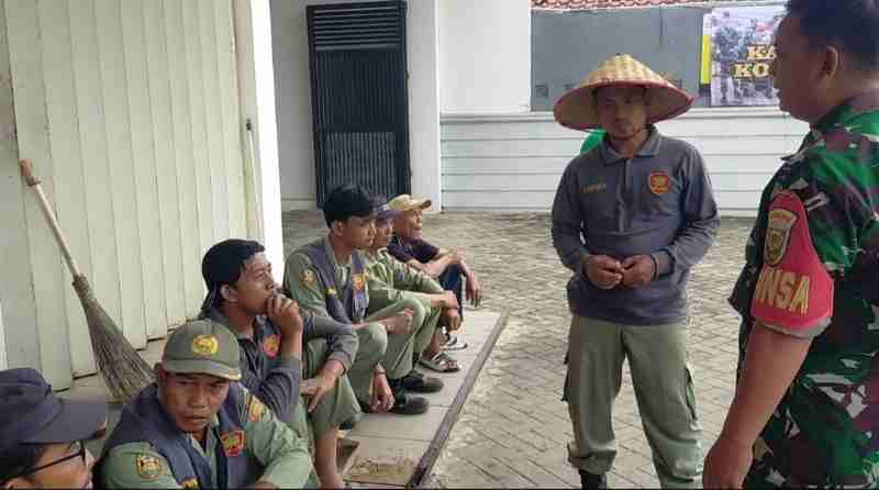 Babinsa Kelurahan Rajabasa Nunyai Laksanakan Komunikasi Sosial Bersama Linmas Babinsa Kelurahan Rajabasa Nunyai Laksanakan Komunikasi Sosial Bersama Linmas