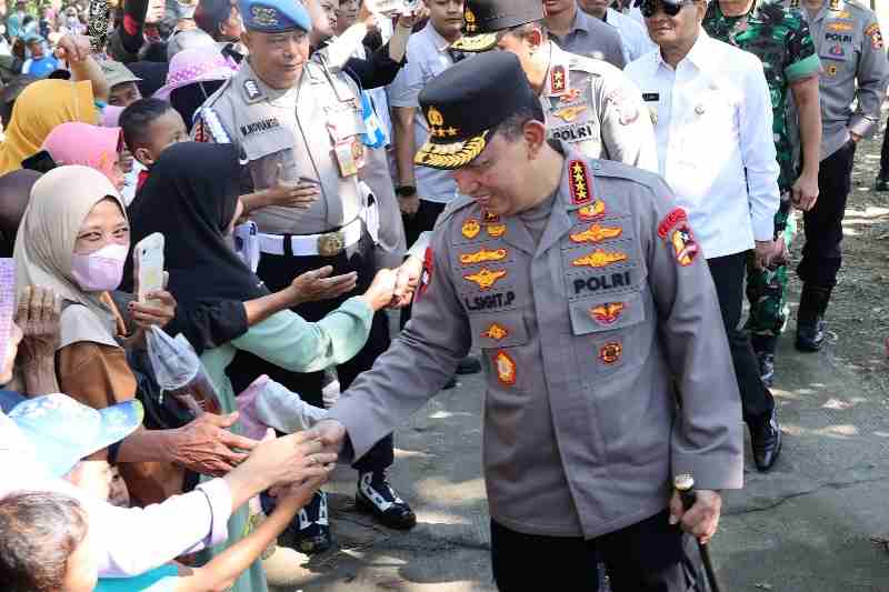 Kapolri Tegaskan Komitmen Polri Dukung Ketahanan Pangan Lewat Penanaman Jagung Serentak Kapolri Tegaskan Komitmen Polri Dukung Ketahanan Pangan Lewat Penanaman Jagung Serentak