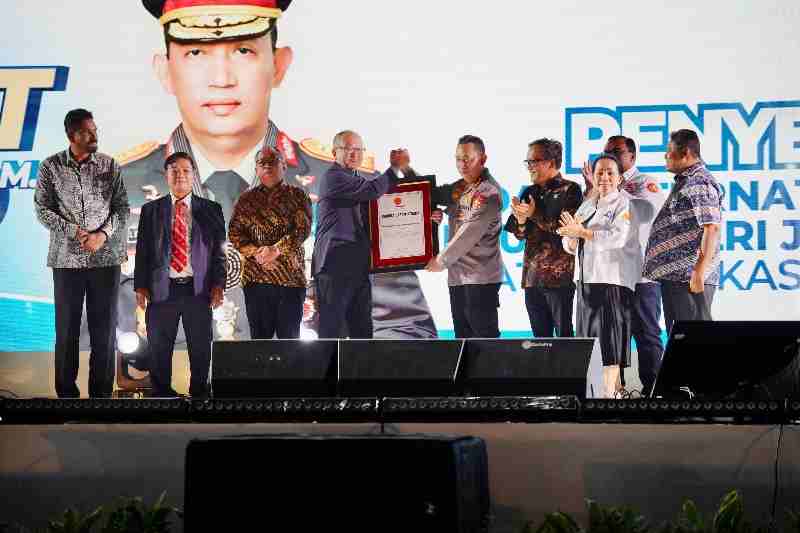 Kapolri Terima Penghargaan dari Organisasi Buruh Dunia atas Dedikasi Lindungi Hak Buruh Kapolri Terima Penghargaan dari Organisasi Buruh Dunia atas Dedikasi Lindungi Hak Buruh