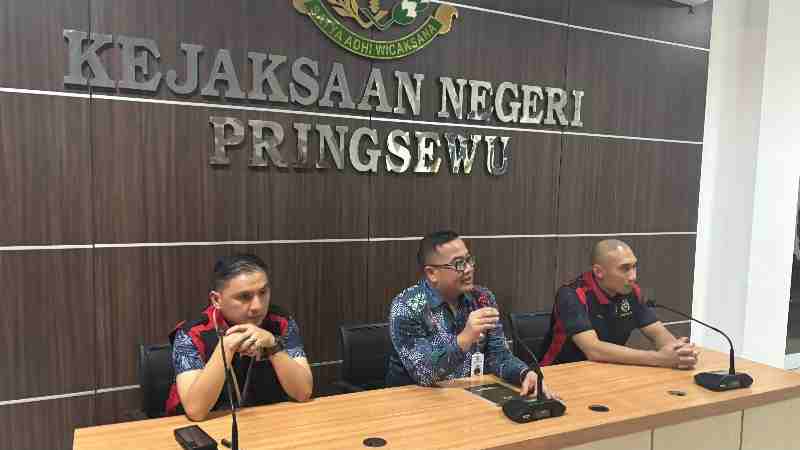 Penyidik Kejari Pringsewu Tetapkan Dua Tersangka Dugaan Korupsi Bimtek, Salah Satunya ASN Penyidik Kejari Pringsewu Tetapkan Dua Tersangka Dugaan Korupsi Bimtek, Salah Satunya ASN