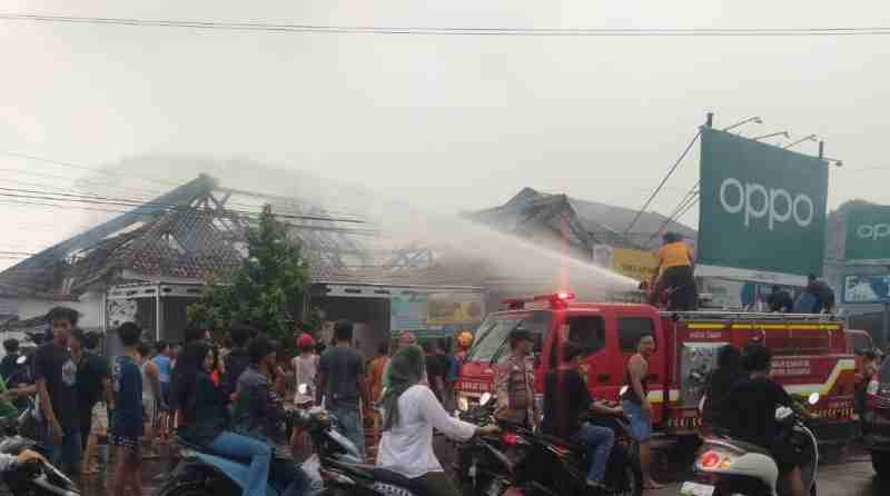 Polsek Kota Agung Identifikasi Kebakaran Rumah Beserta Toko di Jalur Dua Ir. Juanda Polsek Kota Agung Identifikasi Kebakaran Rumah Beserta Toko di Jalur Dua Ir. Juanda