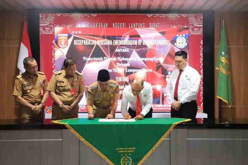 Pemkab Lambar Gandeng Kejaksaan Tangani Hukum Perdata dan Tata Usaha Negara Pemkab Lambar Gandeng Kejaksaan Tangani Hukum Perdata dan Tata Usaha Negara