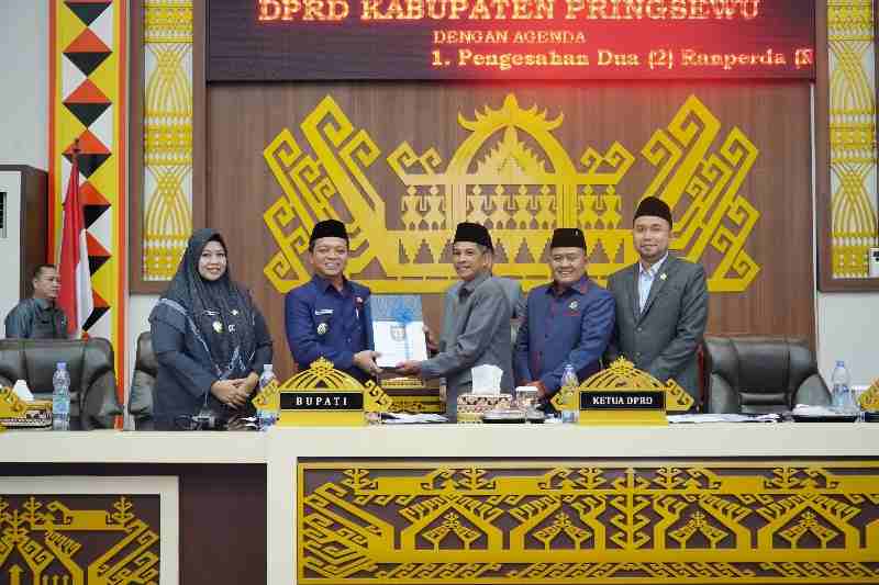 Perda Pembentukan Pekon Kresnomulyo Barat & Sukamanah Serta RPJMD Pringsewu Disahkan Perda Pembentukan Pekon Kresnomulyo Barat & Sukamanah Serta RPJMD Pringsewu Disahkan