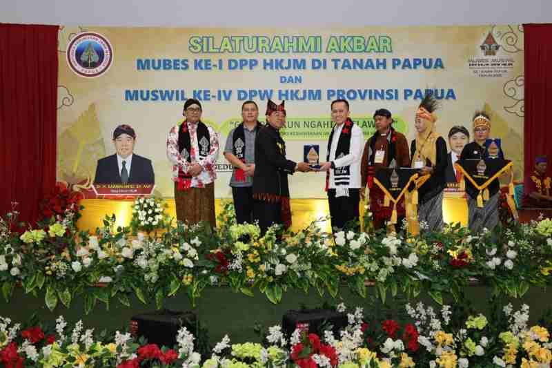 Himpunan Kerukunan Jawa-Sunda-Madura se-Papua Berikan Dukungan dan Apresiasi Pj Gubernur Agus Fatoni Himpunan Kerukunan Jawa-Sunda-Madura se-Papua Berikan Dukungan dan Apresiasi Pj Gubernur Agus Fatoni