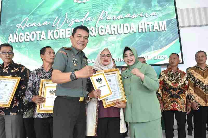 Danrem 043/Gatam Beri Penghormatan Setinggi-tingginya kepada 37 Purnawirawan Danrem 043/Gatam Beri Penghormatan Setinggi-tingginya kepada 37 Purnawirawan