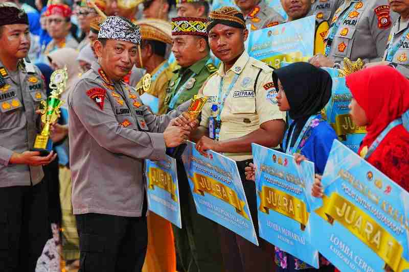 Beri Apresiasi Pemenang Kreasi Polri Untuk Masyarakat, Kapolri: Terus Kembangkan Potensi Diri Beri Apresiasi Pemenang Kreasi Polri Untuk Masyarakat, Kapolri: Terus Kembangkan Potensi Diri