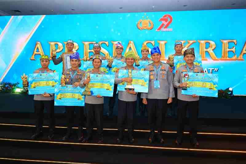 Borong Penghargaan Bergengsi Di Ajang Awarding Day: Polda Kalbar Unjuk Gigi di Tingkat Nasional Borong Penghargaan Bergengsi Di Ajang Awarding Day: Polda Kalbar Unjuk Gigi di Tingkat Nasional