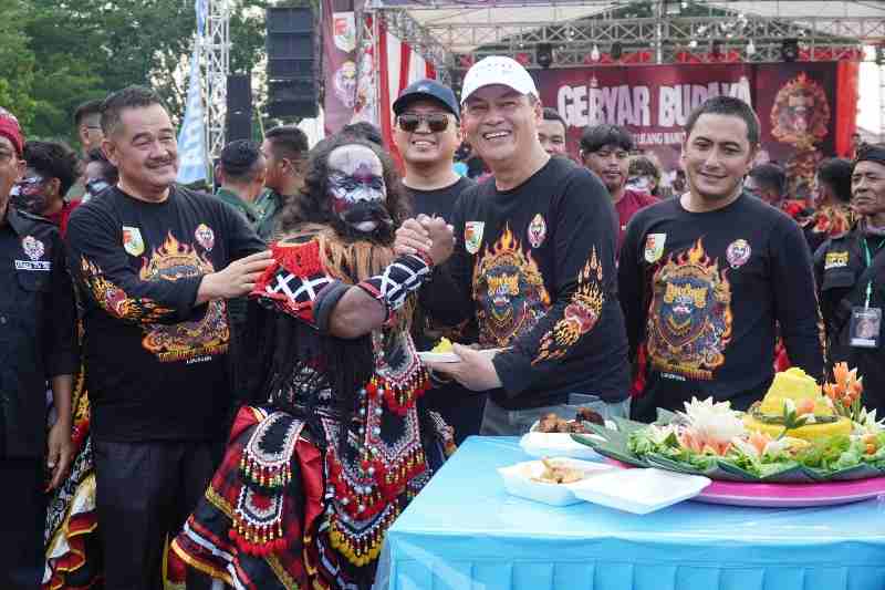 Bupati dan Wabup Tubaba Hadiri Penutupan Gebyar Budaya TCM 2025 Ajang Festival Kuda Lumping dan Silaturahmi Komunitas Seni se-Lampung Bupati dan Wabup Tubaba Hadiri Penutupan Gebyar Budaya TCM 2025 Ajang Festival Kuda Lumping dan Silaturahmi Komunitas Seni se-Lampung