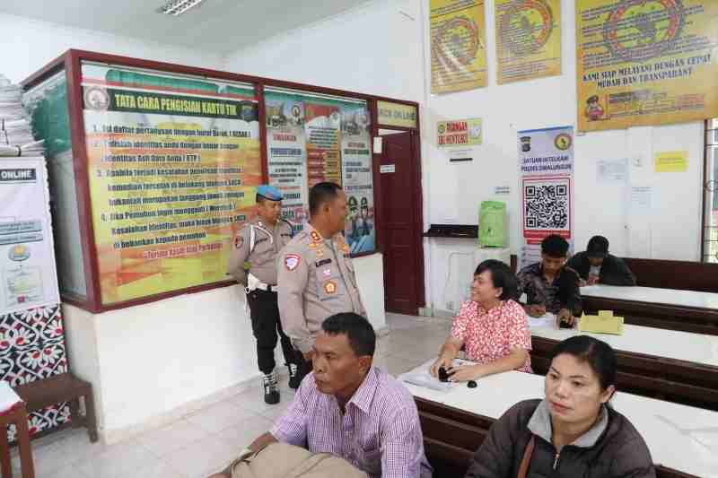 Kapolres Simalungun Turun Langsung Cek Pelayanan, Pastikan Masyarakat Dilayani dengan Hati Kapolres Simalungun Turun Langsung Cek Pelayanan, Pastikan Masyarakat Dilayani dengan Hati