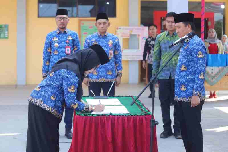 Lantik 14 Kapus dan Kasubag Tu, Parosil Mabsus Tegaskan Pelayanan Harus Siap 24 Jam Lantik 14 Kapus dan Kasubag Tu, Parosil Mabsus Tegaskan Pelayanan Harus Siap 24 Jam