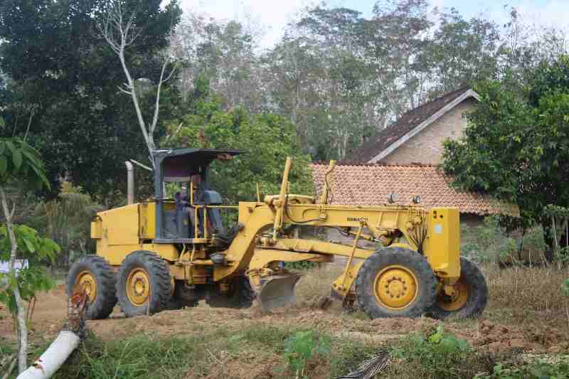 Kodim 0426/Tulang Bawang Kerahkan Excavator untuk Pekerjaan Line Clearing TMMD ke-125 Kodim 0426/Tulang Bawang Kerahkan Excavator untuk Pekerjaan Line Clearing TMMD ke-125