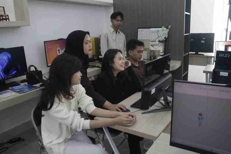 Serunya Mendesain Ruang dan Memasukinya Lewat VR di Trial Class Desain Interior Darmajaya Serunya Mendesain Ruang dan Memasukinya Lewat VR di Trial Class Desain Interior Darmajaya