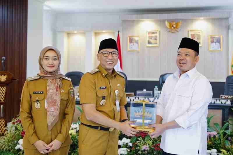 Penandatanganan NPHD dan Penyerahan Sertifikat Tanah Perkuat Aset Publik dan Tempat Ibadah di Lampung Penandatanganan NPHD dan Penyerahan Sertifikat Tanah Perkuat Aset Publik dan Tempat Ibadah di Lampung