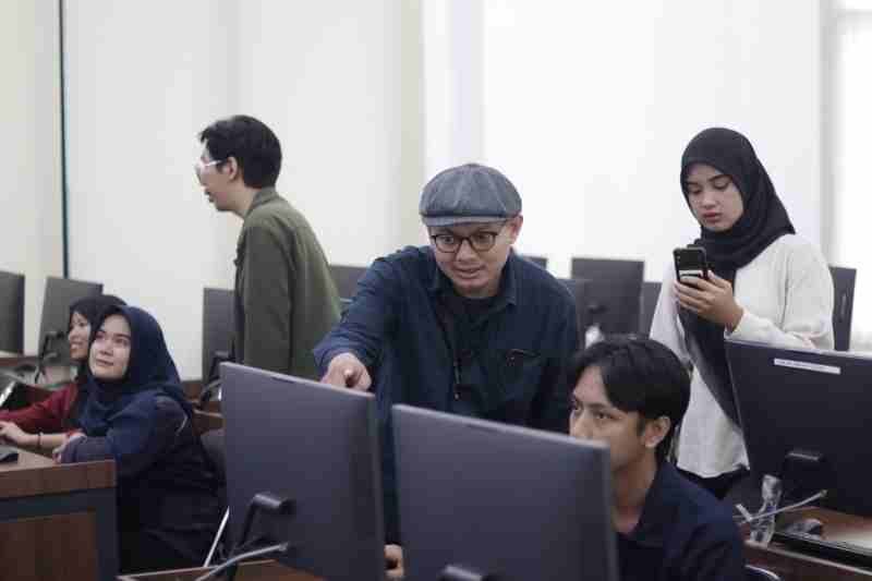 Trial Class DKV Darmajaya: Belajar Bikin Mockup Gelang, Tote Bag, dan Kaos Trial Class DKV Darmajaya: Belajar Bikin Mockup Gelang, Tote Bag, dan Kaos