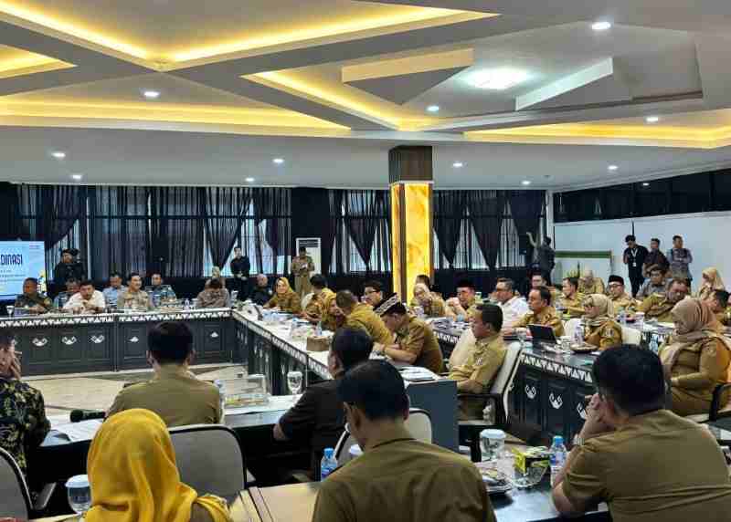 Mad Hasnurin Hadiri Dua Agenda Strategis di Kantor Gubernur Lampung Mad Hasnurin Hadiri Dua Agenda Strategis di Kantor Gubernur Lampung