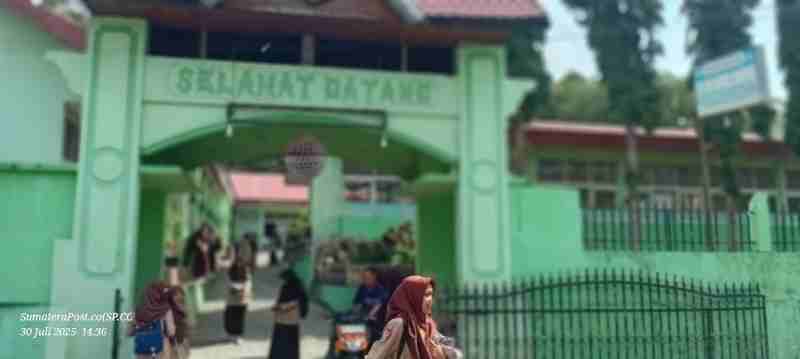 Kepsek SMPN 2 Batipuh Ngaku Wartawan, Transparansi Dana BOSP Tahun Berjalan Tidak Dipajang Kepsek SMPN 2 Batipuh Ngaku Wartawan, Transparansi Dana BOSP Tahun Berjalan Tidak Dipajang