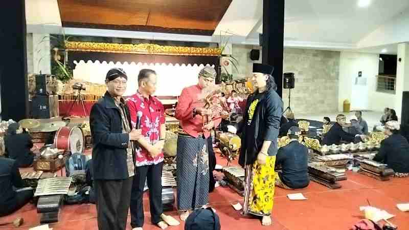 Pagelaran Wayang Kulit Malam Jumat Kliwon ke-329: Ziarah Rasa, Warisan Jiwa Pagelaran Wayang Kulit Malam Jumat Kliwon ke-329: Ziarah Rasa, Warisan Jiwa