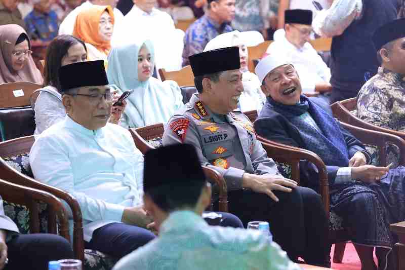 Kapolri Hadiri Haul Pondok Bubtet Pesantren di Cirebon, Ulama dan Polri Saling Melengkapi Kapolri Hadiri Haul Pondok Bubtet Pesantren di Cirebon, Ulama dan Polri Saling Melengkapi