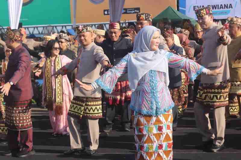 HUT Kota Bandar Lampung ke-343, Dandim 0410/KBL Hadiri Karnaval Budaya HUT Kota Bandar Lampung ke-343, Dandim 0410/KBL Hadiri Karnaval Budaya