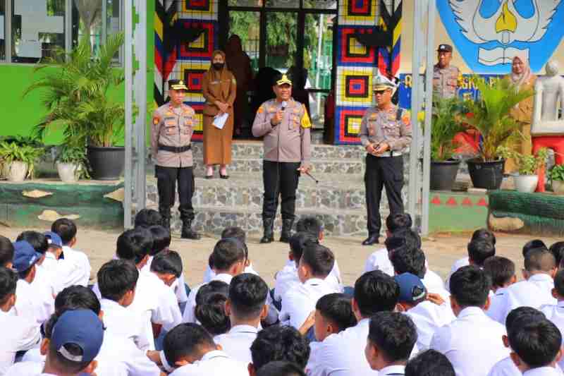Sambangi SMPN 5, Kapolresta Bandar Lampung Ajak Pelajar Jauhi Kenakalan Remaja Sambangi SMPN 5, Kapolresta Bandar Lampung Ajak Pelajar Jauhi Kenakalan Remaja