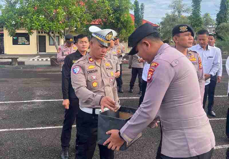 Program Seribu Berbagi, Bentuk Empati Polres Kaur Kepada Masyarakat Kurang Mampu Program Seribu Berbagi, Bentuk Empati Polres Kaur Kepada Masyarakat Kurang Mampu