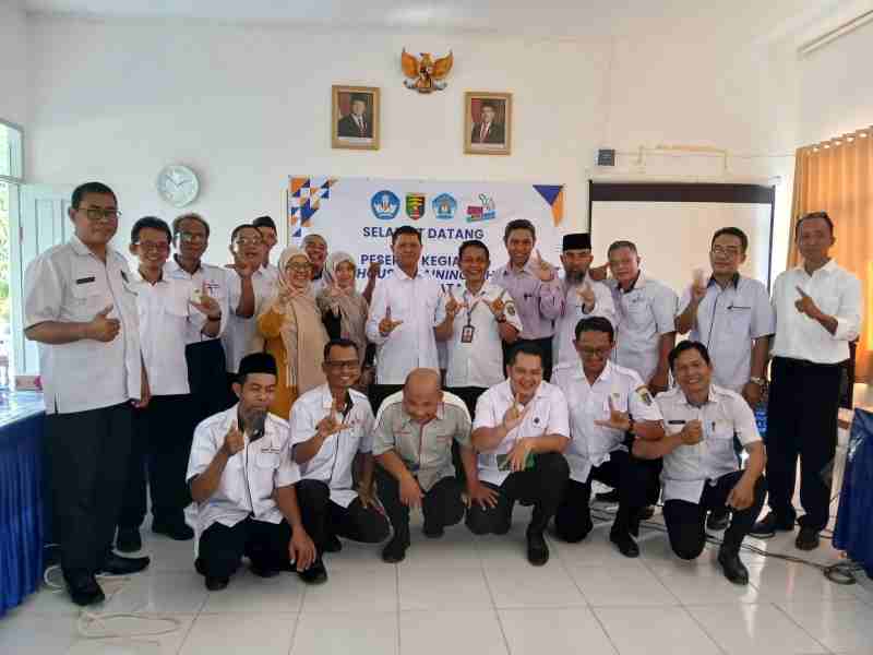 Era Kapur dan Spidol Berlalu! Dosen Darmajaya Latih Guru SMK Bikin Media Ajar Interaktif Anti Ribet! Era Kapur dan Spidol Berlalu! Dosen Darmajaya Latih Guru SMK Bikin Media Ajar Interaktif Anti Ribet!