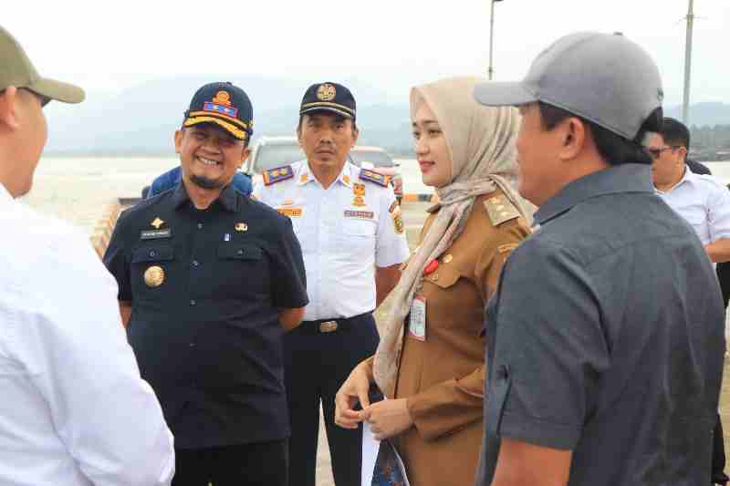 Pemprov Lampung Kembangkan Pelabuhan Sebalang Jadi Sentra Logistik dan Pelayanan Rakyat Pemprov Lampung Kembangkan Pelabuhan Sebalang Jadi Sentra Logistik dan Pelayanan Rakyat