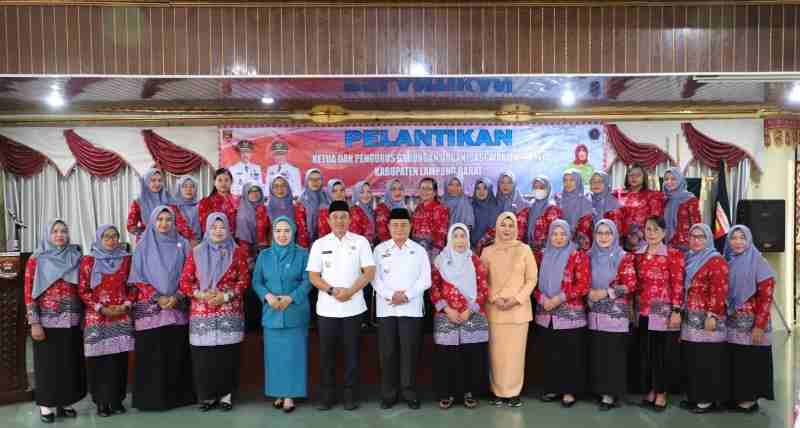 Bupati Parosil Mabsus Lantik Pengurus GOW Lampung Barat 2025–2029, Tekankan Peran Strategis Perempuan Bupati Parosil Mabsus Lantik Pengurus GOW Lampung Barat 2025–2029, Tekankan Peran Strategis Perempuan