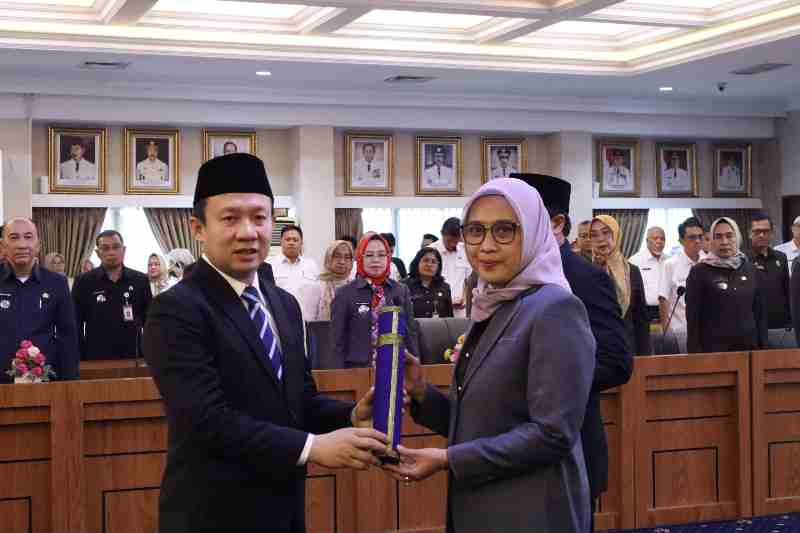 Gubernur Lantik Dua Pejabat Pimpinan Tinggi Pratama dilingkungan Pemprov Lampung Gubernur Lantik Dua Pejabat Pimpinan Tinggi Pratama dilingkungan Pemprov Lampung