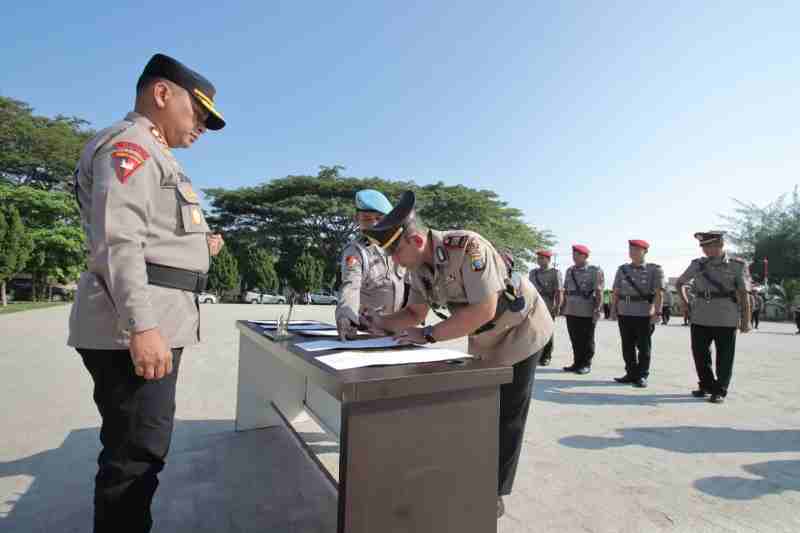 Mutasi Pejabat Strategis di Polres Sergai, Kapolres Pimpin Sertijab Mutasi Pejabat Strategis di Polres Sergai, Kapolres Pimpin Sertijab