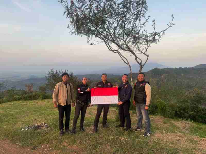 Sambut HUT RI KE-80, Sat Reskrim Polres Pringsewu Kibarkan Merah Putih Dipuncak Selapan Sambut HUT RI KE-80, Sat Reskrim Polres Pringsewu Kibarkan Merah Putih Dipuncak Selapan