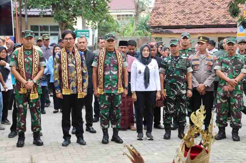 Dandim 0410/KBL Meriahkan Lomba Kampung Pancasila Dandim 0410/KBL Meriahkan Lomba Kampung Pancasila