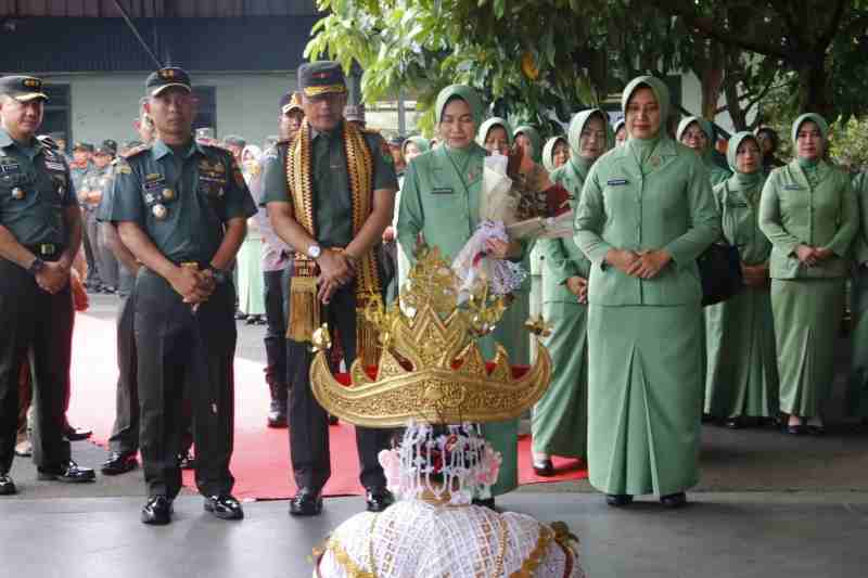 Danrem 043/Gatam Brigjen.TNI Haryantana Kunjungi Makodim, Siap Mendukung Kinerja Anggota TNI Danrem 043/Gatam Brigjen.TNI Haryantana Kunjungi Makodim, Siap Mendukung Kinerja Anggota TNI