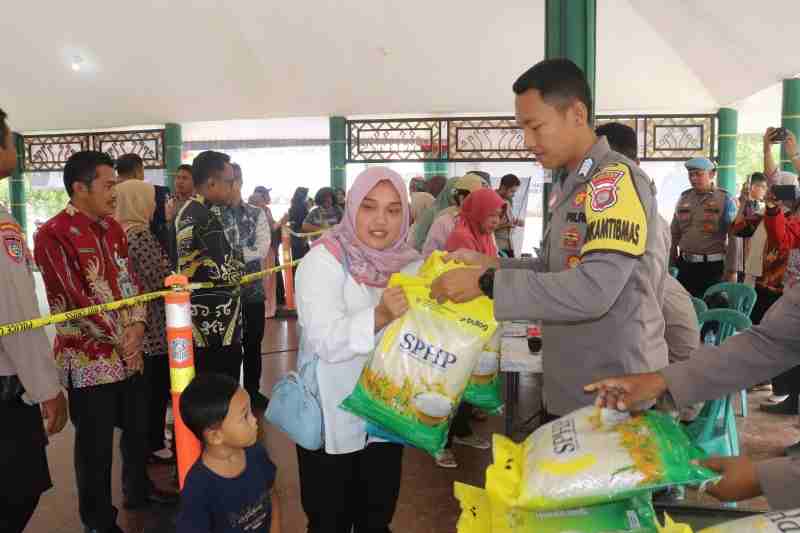 Gerakan Pangan Murah Bikin Warga Hemat Uang Belanja Gerakan Pangan Murah Bikin Warga Hemat Uang Belanja