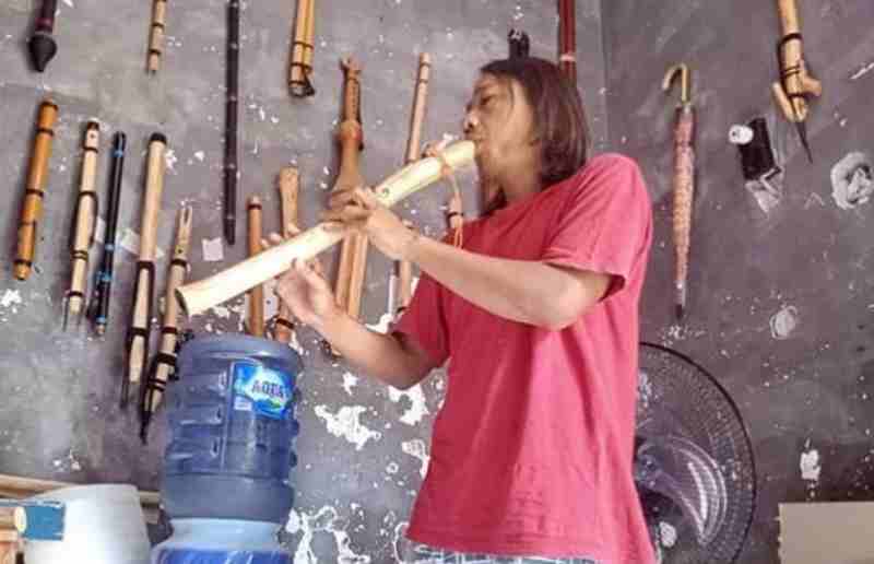 Meniti Bambu, Menyulam Angin: Kisah Obi dan Seruling-seruling dari Pelosok Dunia Meniti Bambu, Menyulam Angin: Kisah Obi dan Seruling-seruling dari Pelosok Dunia