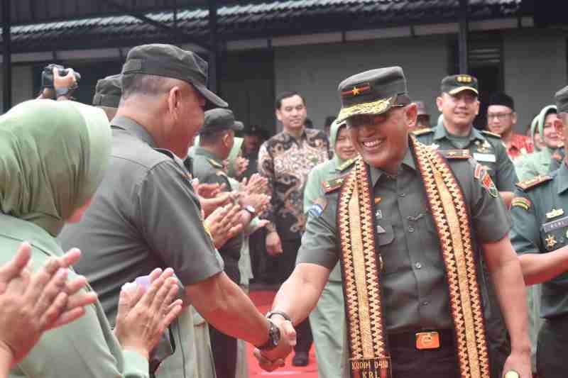 Kunjungi Kodim 0410/KBL, Danrem Berikan Arahan kepada Prajurit, PNS, dan Anggota Persit Kunjungi Kodim 0410/KBL, Danrem Berikan Arahan kepada Prajurit, PNS, dan Anggota Persit
