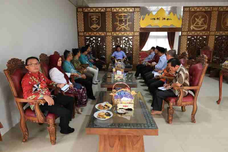 Parosil Mabsus Harap Kantor Pertanahan Lambar Terus Tingkatkan Pelayanan untuk Masyarakat Parosil Mabsus Harap Kantor Pertanahan Lambar Terus Tingkatkan Pelayanan untuk Masyarakat