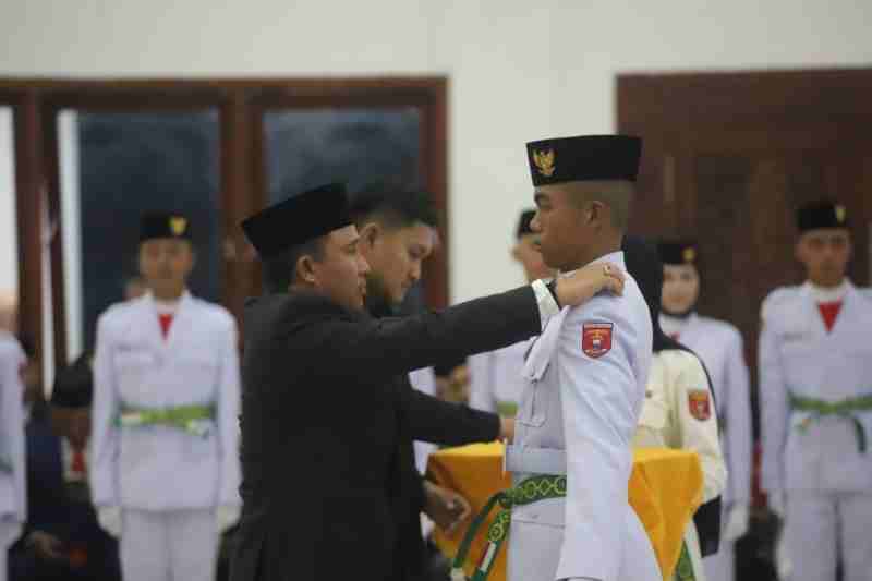 Parosil Kukuhkan 50 Anggota Paskibraka Lambar pada Peringatan HUT ke-80 RI Parosil Kukuhkan 50 Anggota Paskibraka Lambar pada Peringatan HUT ke-80 RI