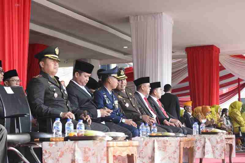 Dandim 0426 TB Hadiri Upacara Pengibaran Bendera Merah Putih Dalam Rangka HUT RI ke-80 Dandim 0426 TB Hadiri Upacara Pengibaran Bendera Merah Putih Dalam Rangka HUT RI ke-80