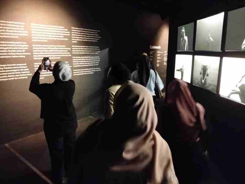 Lima Menit Bersama Raza di Artjog 2025: Eudaimonia, 20 Tahun Refleksi Reza Rahardian Lima Menit Bersama Raza di Artjog 2025: Eudaimonia, 20 Tahun Refleksi Reza Rahardian