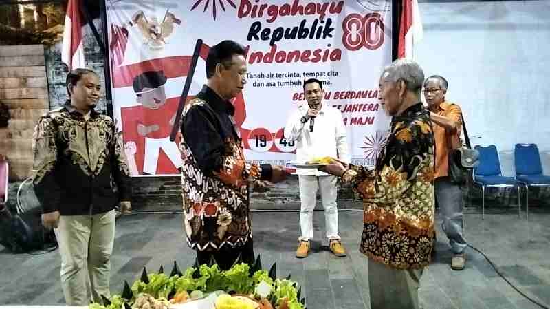 Malam Resepsi Peringatan HUT RI KR – 80 RW X Pedalangan Meriah Malam Resepsi Peringatan HUT RI KR – 80 RW X Pedalangan Meriah