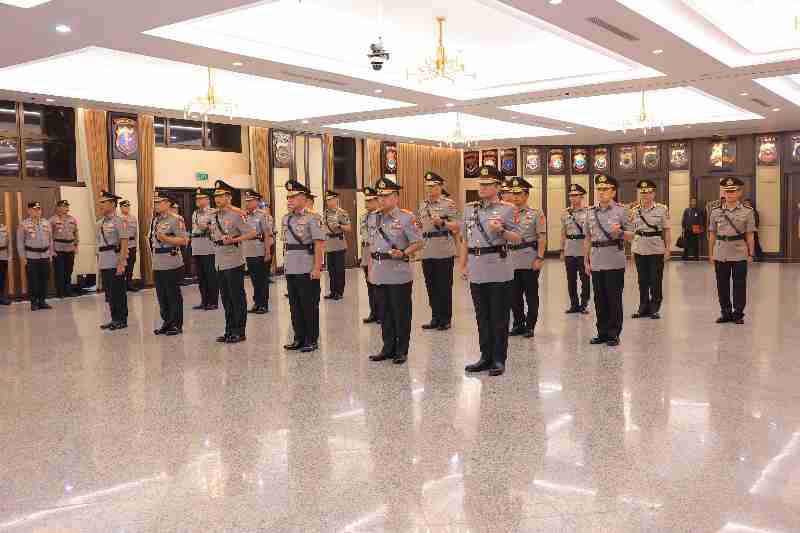 Kapolri Resmi Lantik Irwasum Polri, Kabaintelkam, Kabareskrim, Hingga Sejumlah Kapolda Kapolri Resmi Lantik Irwasum Polri, Kabaintelkam, Kabareskrim, Hingga Sejumlah Kapolda