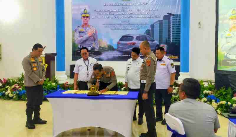 Ditlantas Polda Lampung Inisiasi MoU Uji Emisi, Dorong Udara Bersih dan Masyarakat Sehat Ditlantas Polda Lampung Inisiasi MoU Uji Emisi, Dorong Udara Bersih dan Masyarakat Sehat