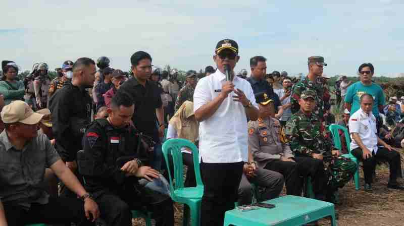 Brimob Lampung Kawal Keamanan Giat Aksi Masa di PT. BSA Hingga Berakhir Damai Brimob Lampung Kawal Keamanan Giat Aksi Masa di PT. BSA Hingga Berakhir Damai