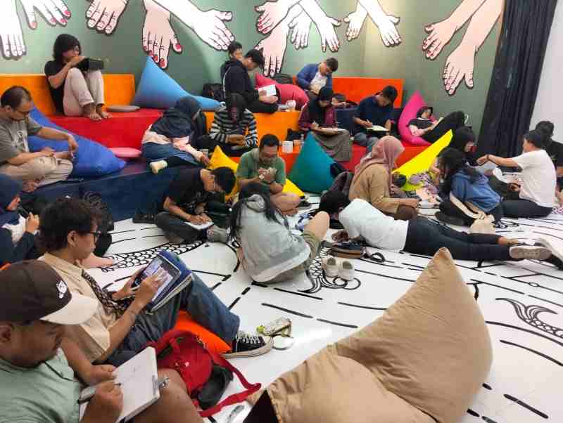 Sketsa Pulang Kerja: Ketika Lelah Menjelma Coretan dan Silaturahmi Sketsa Pulang Kerja: Ketika Lelah Menjelma Coretan dan Silaturahmi