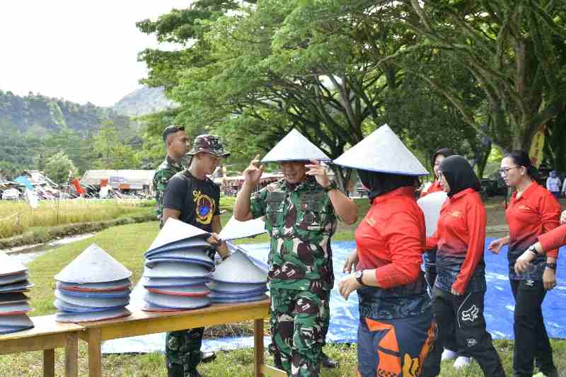 Wujudkan Ketahanan Pangan, Danbrigif 4 Mar/BS Laksanakan Panen Padi di Yonif 9 Marinir Wujudkan Ketahanan Pangan, Danbrigif 4 Mar/BS Laksanakan Panen Padi di Yonif 9 Marinir