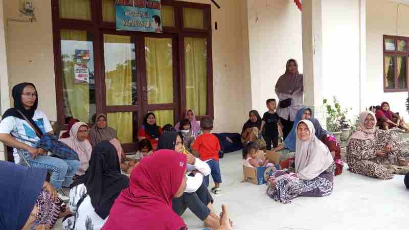 Khawatir Keracunan Gas, Puluhan Warga Lingkar Tambang PT Medco E&P Mengungsi Khawatir Keracunan Gas, Puluhan Warga Lingkar Tambang PT Medco E&P Mengungsi