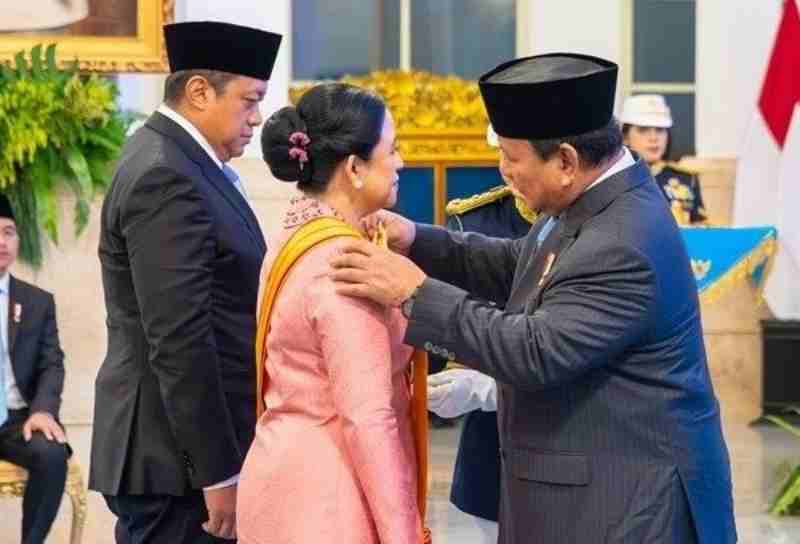 Puan Terima Penghargaan Bintang Republik Indonesia Utama dari Istana: Amanah untuk Rakyat Puan Terima Penghargaan Bintang Republik Indonesia Utama dari Istana: Amanah untuk Rakyat