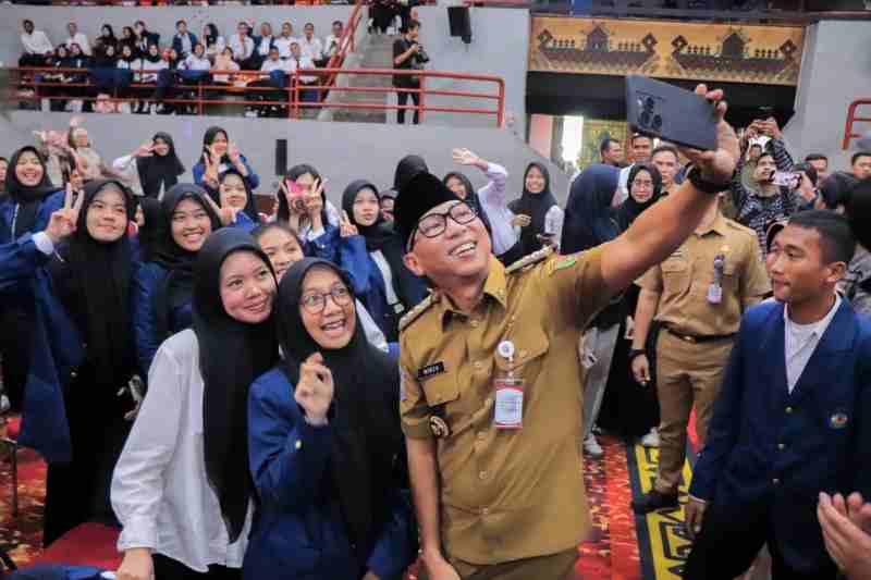 Generasi Muda Jadi Penentu Kemajuan Bangsa, Gubernur Mirza Beri Pesan Inspiratif di Unila Generasi Muda Jadi Penentu Kemajuan Bangsa, Gubernur Mirza Beri Pesan Inspiratif di Unila